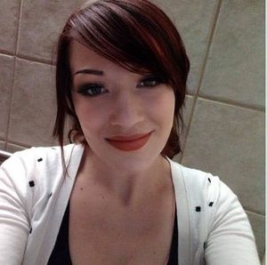 Meet your Posher, Alicia